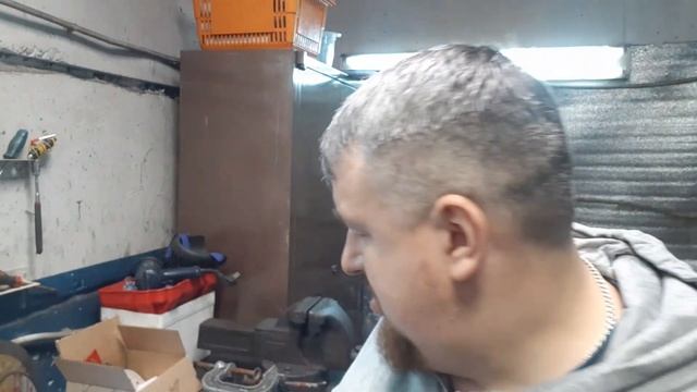 Что будет, если оставлять топливную смесь в карбюраторе 2х тактного мотора? смотреть онлайн