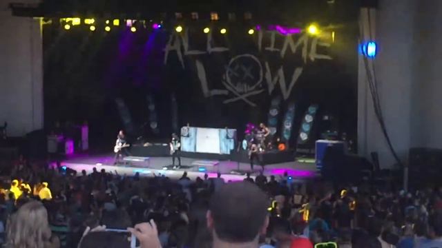 All Time Low - Dear Maria, Count Me In @ PNC Arts Center NJ смотреть онлайн