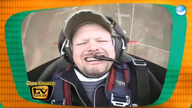 Stefan quält sich beim Kunstflug - Raab in Gefahr - TV total смотреть онлайн