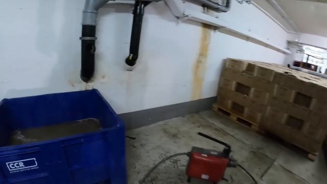 Kempinger 362. Vier Männer gegen die Zeit. Nur noch 5 mm Klo-Rohr stecken zusammen bis es platzt смотреть онлайн