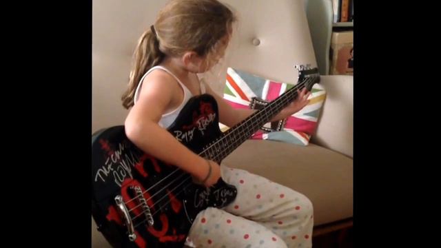 My daughter the bass beast (playing Simon Gallup's bass) смотреть онлайн