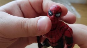 обзор на человека паука фигурка вдали от дома