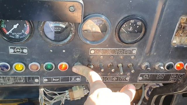 Внедряем реле контрольной лампы нейтрали на дт 75. Поднимаем двигатель гидравликой. смотреть онлайн