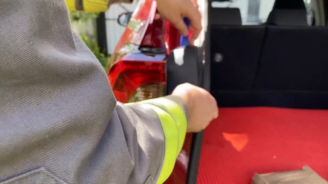 Как снять задний фонарь Toyota RAV4 2020 или Как поменять лампочку в заднем фонаре RAV4 смотреть онлайн