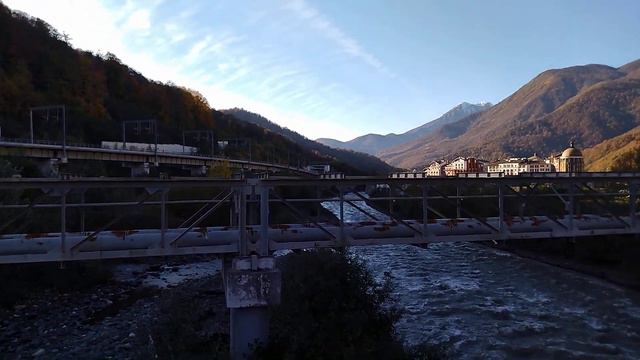 06.11.2022. Россия. Эсто-Садок. Вид на гору Чёрная Пирамида с моста через Мзымту. Часть 2 смотреть онлайн