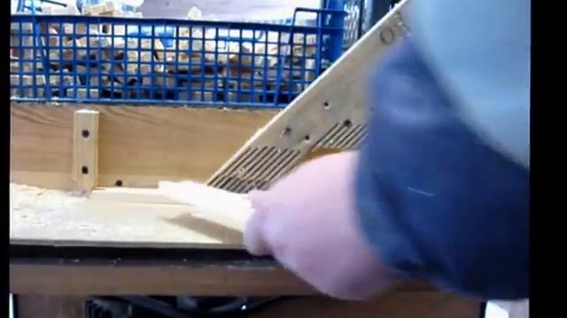 Изготовление ульевых рамок с разделителем Гофмана смотреть онлайн