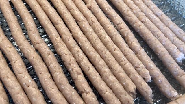 ВЯЛЕНЫЕ КОЛБАСКИ из свинины в духовке, ароматные, вкусные, дома без коптильни, советы, опыт Анжелик смотреть онлайн