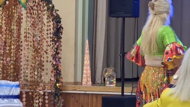 РУССКИЕ ОТМЕЧАЮТ НОВЫЙ ГОД В ГЕРМАНИИ. 31 ДЕКАБРЯ ДЕНЬ СИМВОЛИЧЕСКИЙ. НОВЫЙ ГОД В ЧУЖОЙ КАМПАНИИ. смотреть онлайн