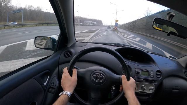 ТЕСТ ДРАЙВ ОЛДОВОЙ ТОЙОТА ЯРИС С МОТОРОМ 1.0-68Л.С./ОБЗОР, В ДВИЖЕНИИ смотреть онлайн