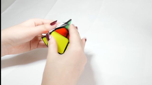 ЧТО ОНИ С НИМ СДЕЛАЛИ? l ОБЗОР QiYi MoFangGe Twisty Skewb смотреть онлайн