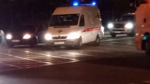 Московские скорые с сиреной.