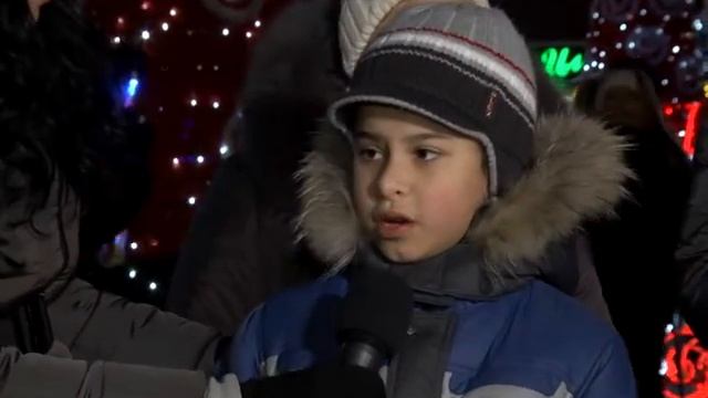 Triolan.Live - Новогодние поздравления Харьковчан своим родным и близким смотреть онлайн
