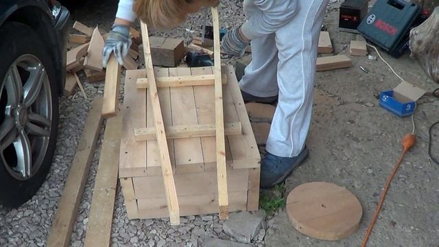 Садовый декор (тачка-цветник) своими руками. смотреть онлайн