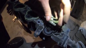 Замена датчика детонации и прокладок впускного коллектора MAZDA 3 BL.