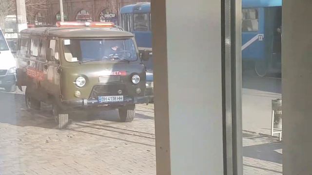 Беспредел в Одессе. Водители едут по пешеходной части смотреть онлайн