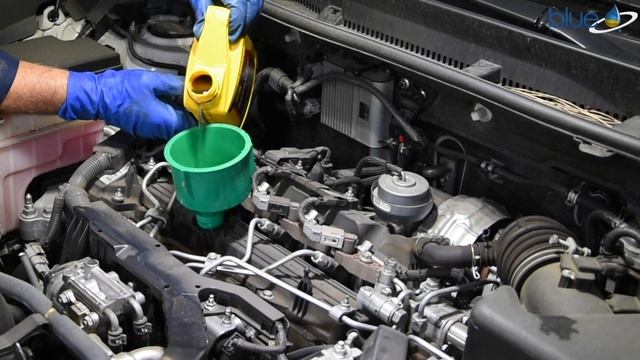 Engine Oil Service Toyota Rav4 2.2 D-4D смотреть онлайн
