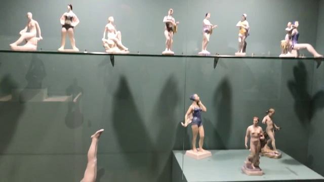 Экскурсия по выставке "Спорт в советском фарфоре, графике, скульптуре". смотреть онлайн