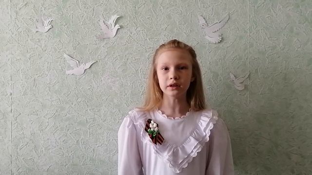 У памятника скорбящей матери смотреть онлайн