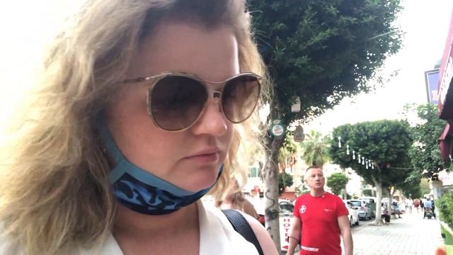 Идем ужинать в ресторан.