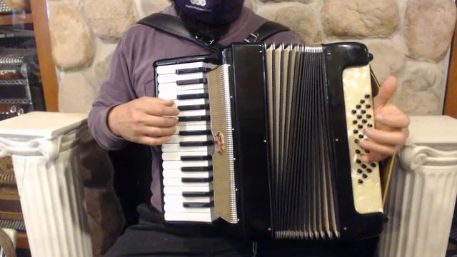 4732 - Black Gold Petromilli Piano Accordion MM 30 32 $599 смотреть онлайн