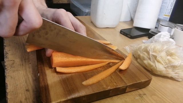 Тестирую самый тонкий кухонный нож! смотреть онлайн