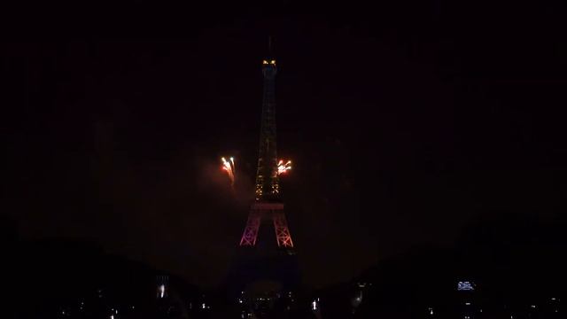 Фейерверк над Эйфелевой башней / 15 смотреть онлайн
