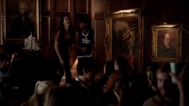 Stefan & Caroline - 4x16 #4 (Stefan grabs Caroline to dance) смотреть онлайн