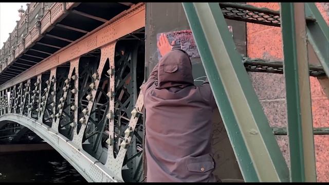 РАСКЛЕЙКА В ЦЕНТРЕ ПЕТЕРБУРГА смотреть онлайн