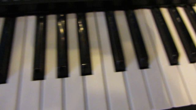 Осмотр сентезаторя Yamaha e333 смотреть онлайн