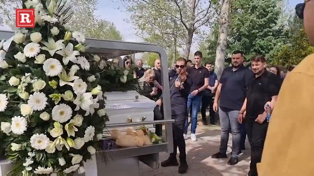 Plišani meda, omiljeni slatkiši i violinista... Krenula povorka za Andreanu Dukić! смотреть онлайн