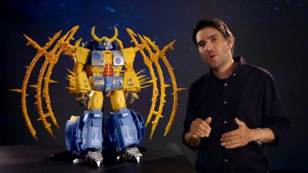Hasbro Pulse | HasLab Presents: Transformers War For Cybertron -  Unicron Robot Mode