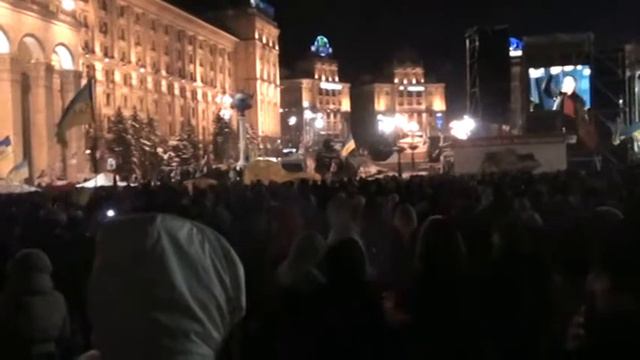 Ларсон на Євромайдані - Євромайдан 10 грудня - Цой - Снова за окнами белій день... смотреть онлайн
