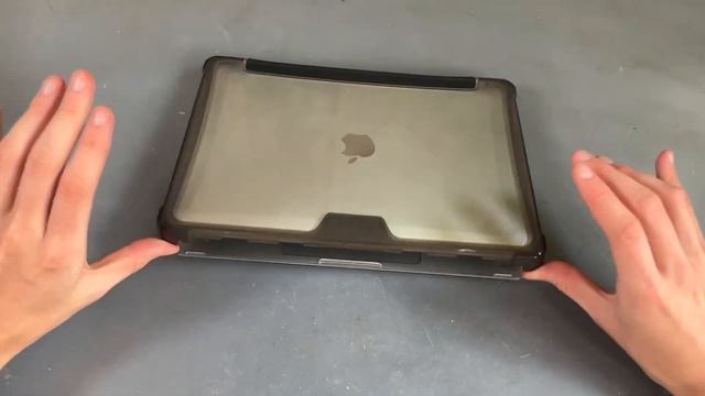 A Tough MacBook Case ??? - Review of the UAG Plyo M1 MacBook Air Case смотреть онлайн