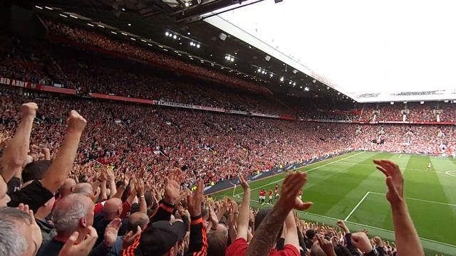 Romelu Lukaku debut goal vs West Ham (Live fan view from Stretford End 13.8.2017) смотреть онлайн