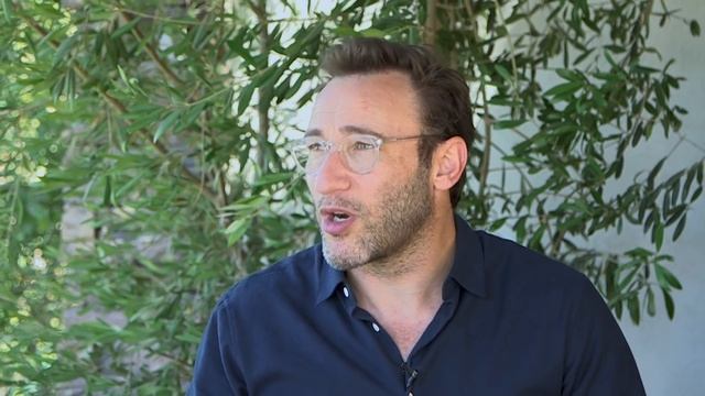 The Art of Listening | Simon Sinek смотреть онлайн