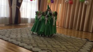 Танец берёзок . Средняя Группа