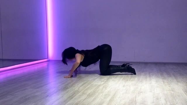 Простая связка по стрипу в партере/СТРИП-ПЛАСТИКА смотреть онлайн