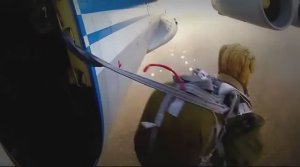 Десантирование 3 человека в секунду (Прыжки с парашютом из самолёта на скорости 400 км/час)