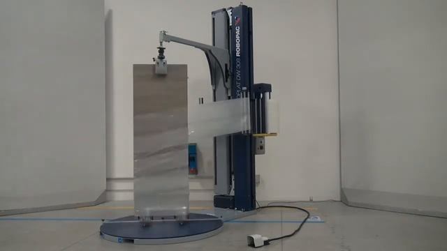 Упаковка дверей и окон в пузырчатую плёнку | Упаковщик ROBOPAC смотреть онлайн