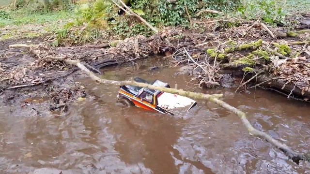 Trx4 mudding adventure, Brushless trx4 bronco with 2.2 beadlocks.. Part 1 смотреть онлайн