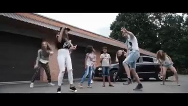 Папа и дочка читают смотреть онлайн