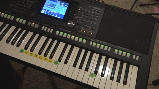 Как играть на синтезаторе №04 / Научиться играть на синтезаторе / Минорные аккорды смотреть онлайн