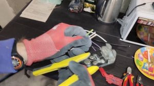 Зачистки для кабеля, как снять изоляцию с провода не повредив изоляцию жил.