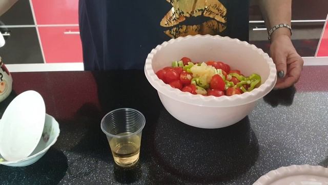 Салат из помидоров шерри смотреть онлайн