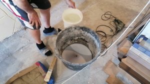 КЛАДЕМ ПЛИТКУ. РЕМОНТ В КВАРТИРЕ. ЦЕМЕНТНО- ПЕСЧАНАЯ СМЕСЬ. ПЛИТОЧНЫЙ КЛЕЙ.