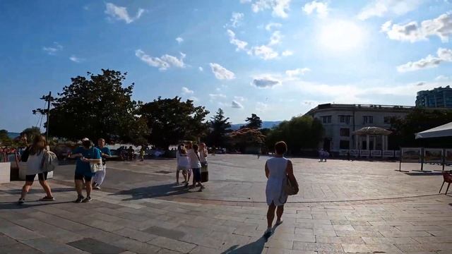 ЯЛТА Сегодня ОБСТАНОВКА и ГДЕ парковаться в этом городе БОЛЬШОЙ вопрос ? смотреть онлайн