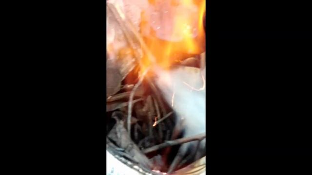 Розжиг угля в мангале "лайфхак" без розжига и горелок. смотреть онлайн