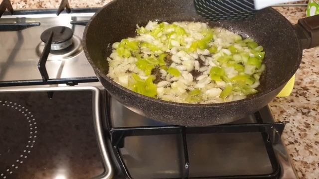 Яичница с помидорами Pomidor çığırtması Азербайджанская кухняTomatoes and eggs смотреть онлайн