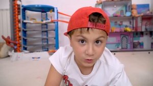 Аминка ПОЗВАЛА Всех На ПОМОЩЬ? Папа Мама и Камиль ПОМОГАЮТ!!!