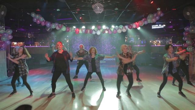 LA TRIBU | Escena de baile | Paco León, Carmen Machi смотреть онлайн